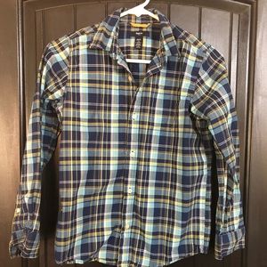 Boys Gap buttons down shirt.